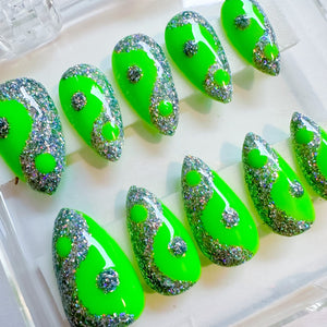 Brat Green Yin Yang Psychedelic Press-On Nail Kit