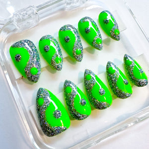 Brat Green Yin Yang Psychedelic Press-On Nail Kit